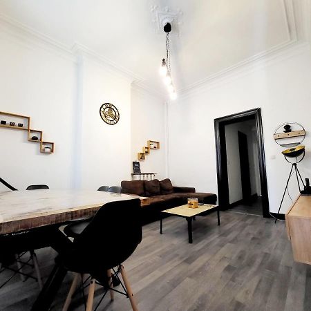 Appartamento Chambre privée au 3e étage sans ascenceur en plein centre de Charleroi Esterno foto