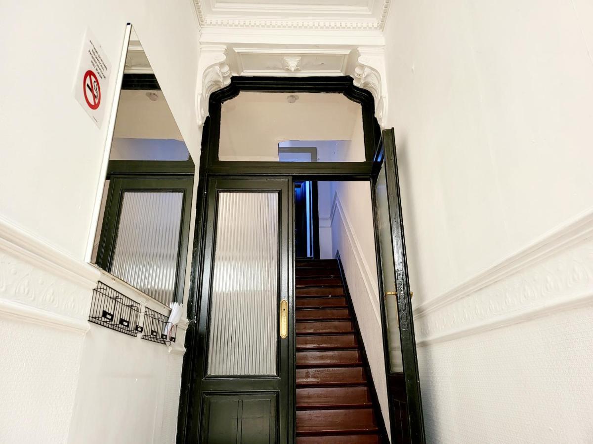 Appartamento Chambre privée au 3e étage sans ascenceur en plein centre de Charleroi Esterno foto