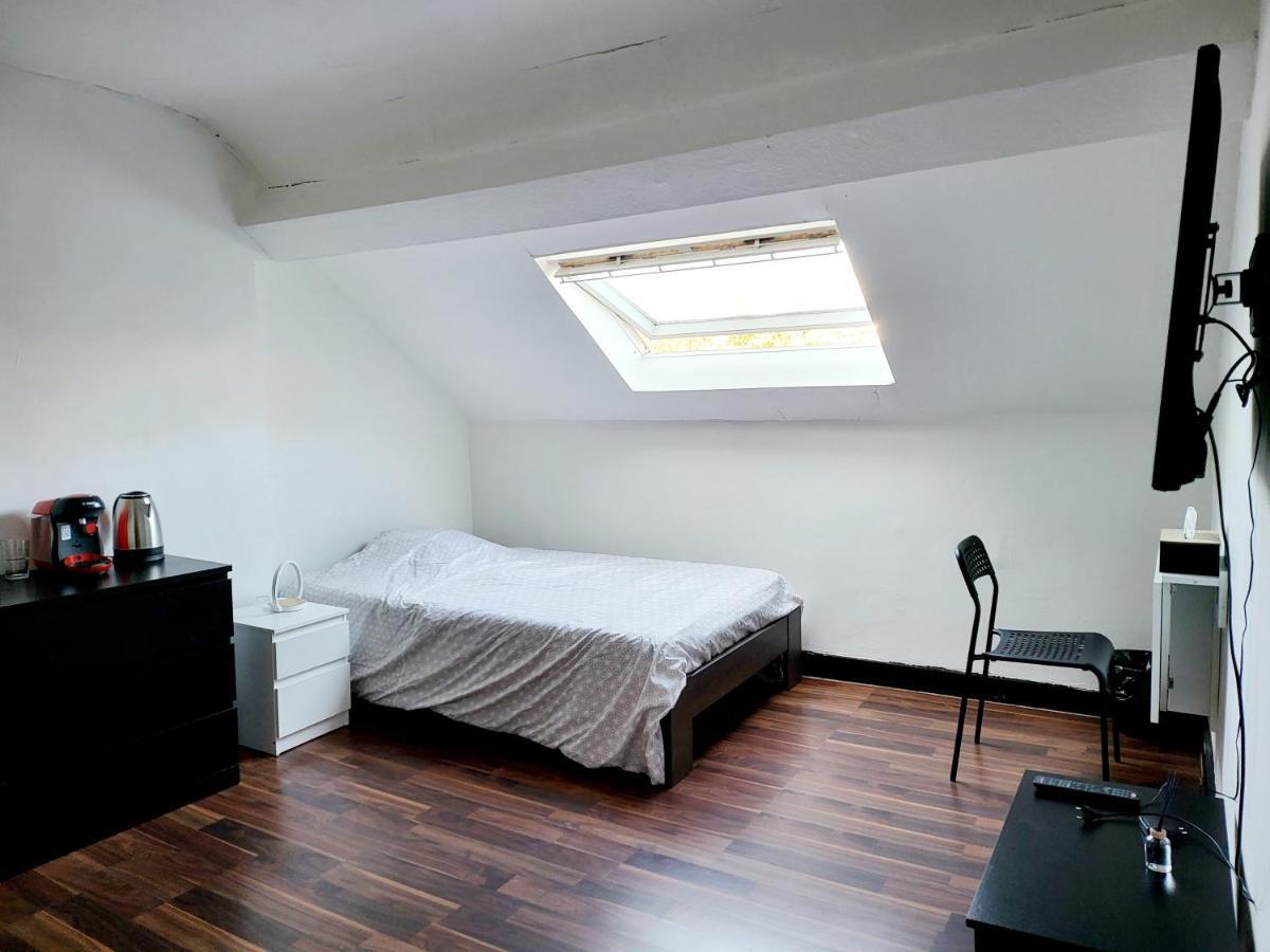 Appartamento Chambre privée au 3e étage sans ascenceur en plein centre de Charleroi Esterno foto