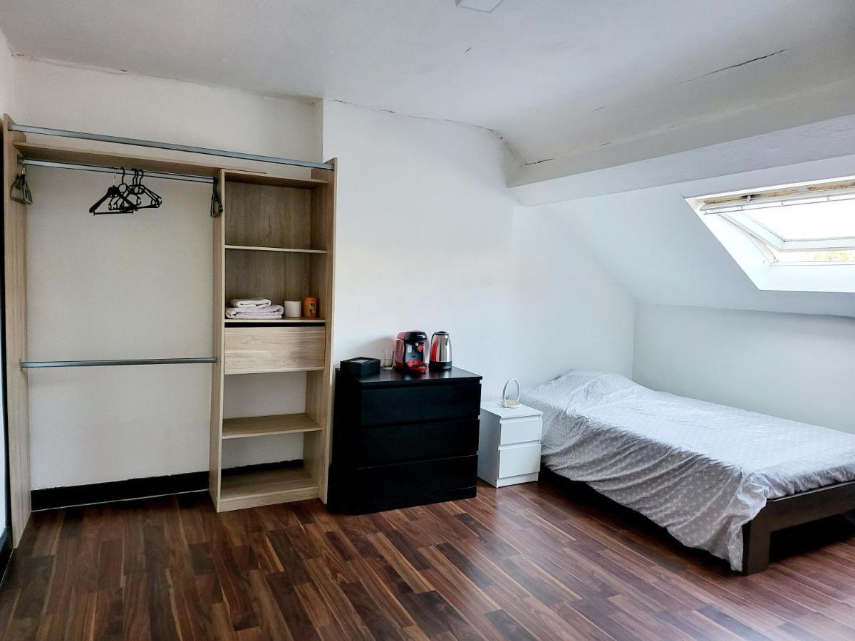 Appartamento Chambre privée au 3e étage sans ascenceur en plein centre de Charleroi Esterno foto